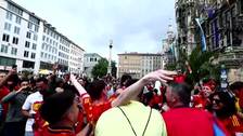 Ambiente festivo previo al Portugal-España entre la afición española desplazada a Múnich