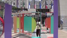 “Reflection Point”, una instalación artística creada con IA, se exhibe en el Rockefeller Center